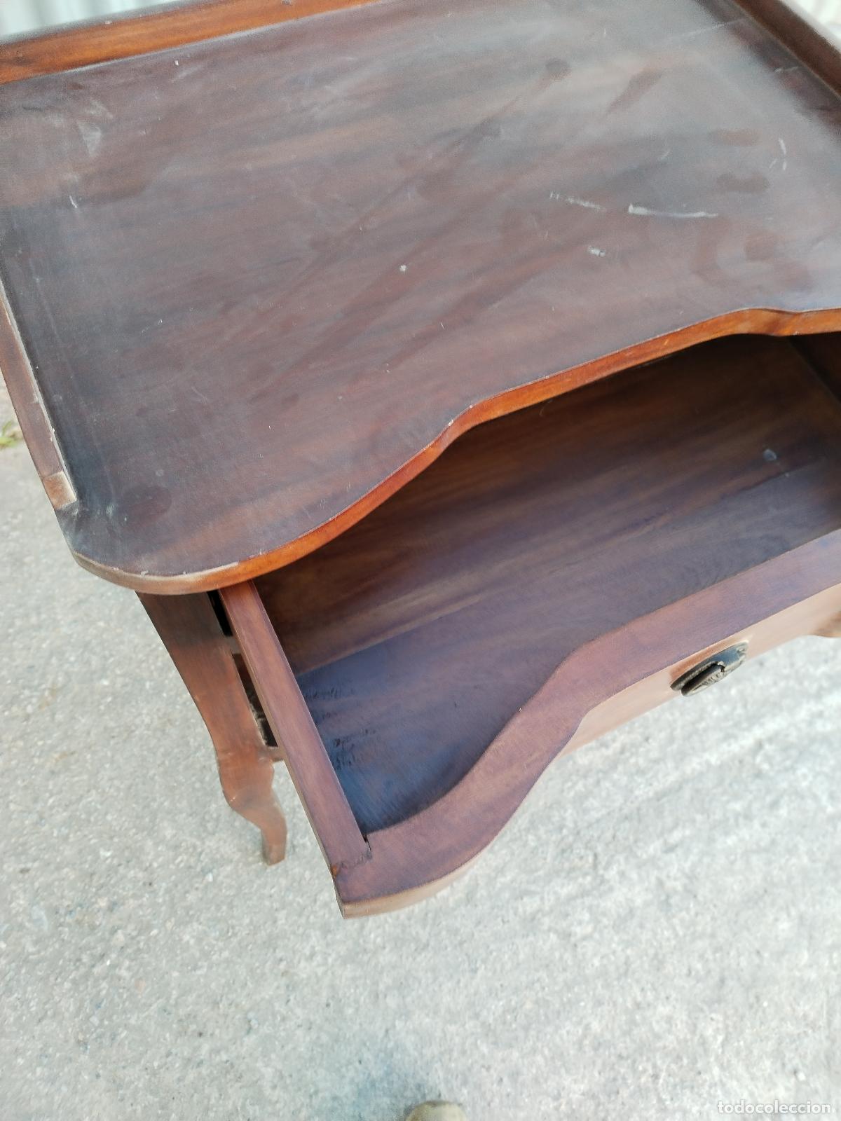 Antig&uuml;edades: mesa auxiliar de madera - Foto 7