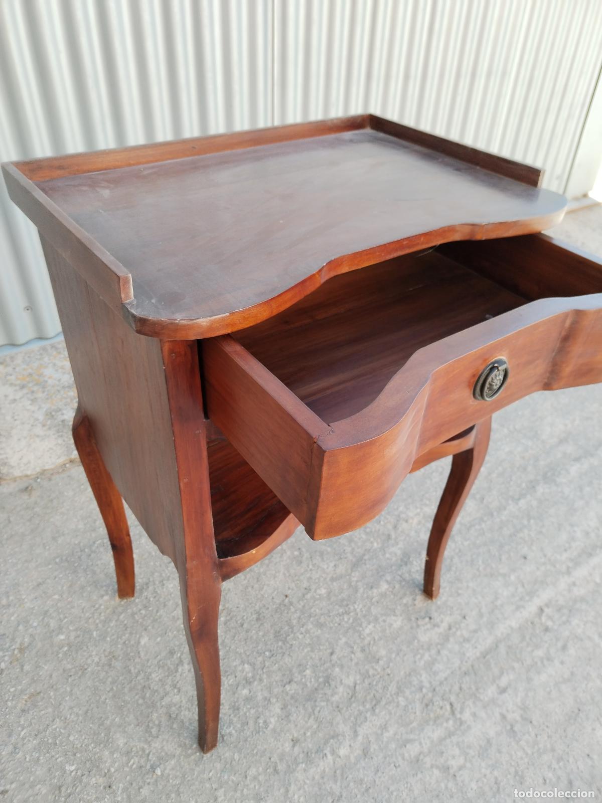 Antig&uuml;edades: mesa auxiliar de madera - Foto 8