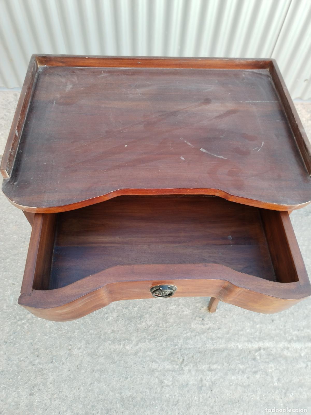 Antig&uuml;edades: mesa auxiliar de madera - Foto 9