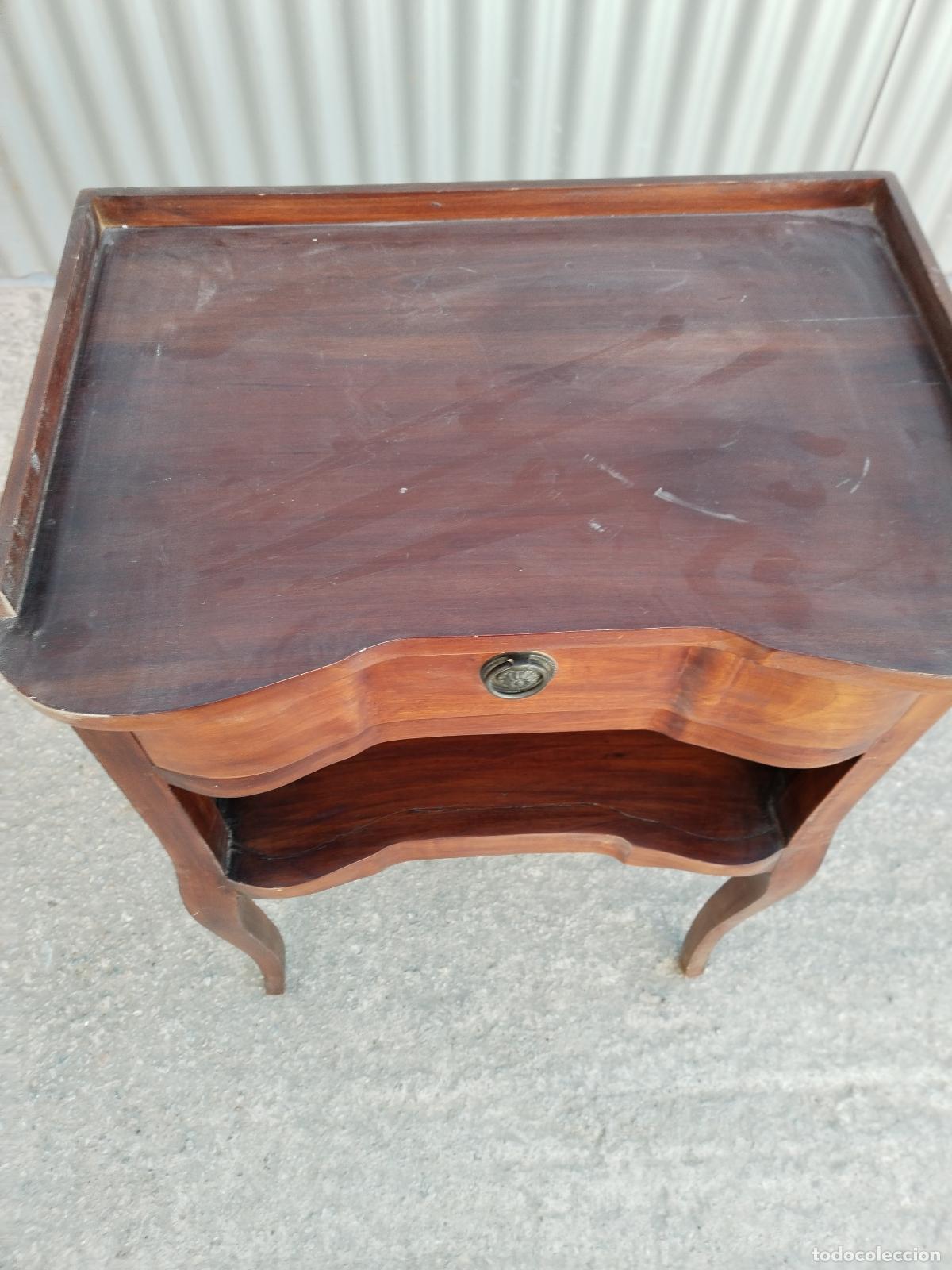 Antig&uuml;edades: mesa auxiliar de madera - Foto 10