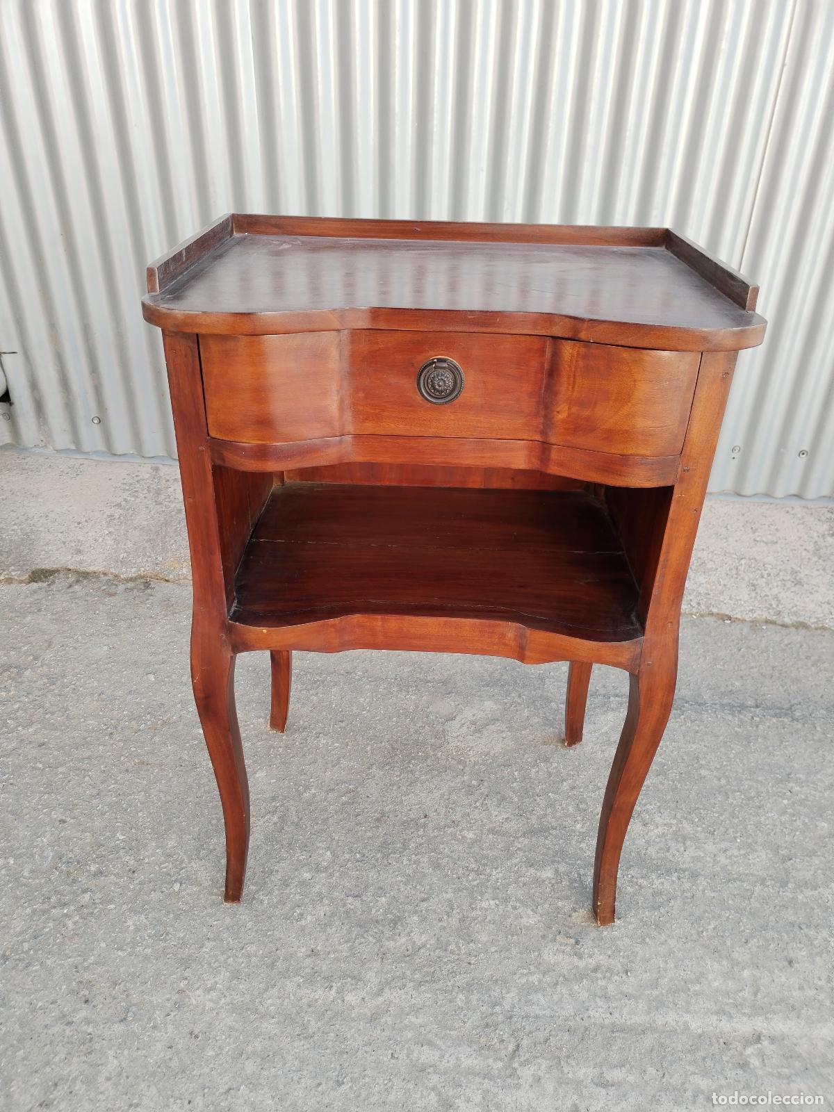 Antig&uuml;edades: mesa auxiliar de madera - Foto 1
