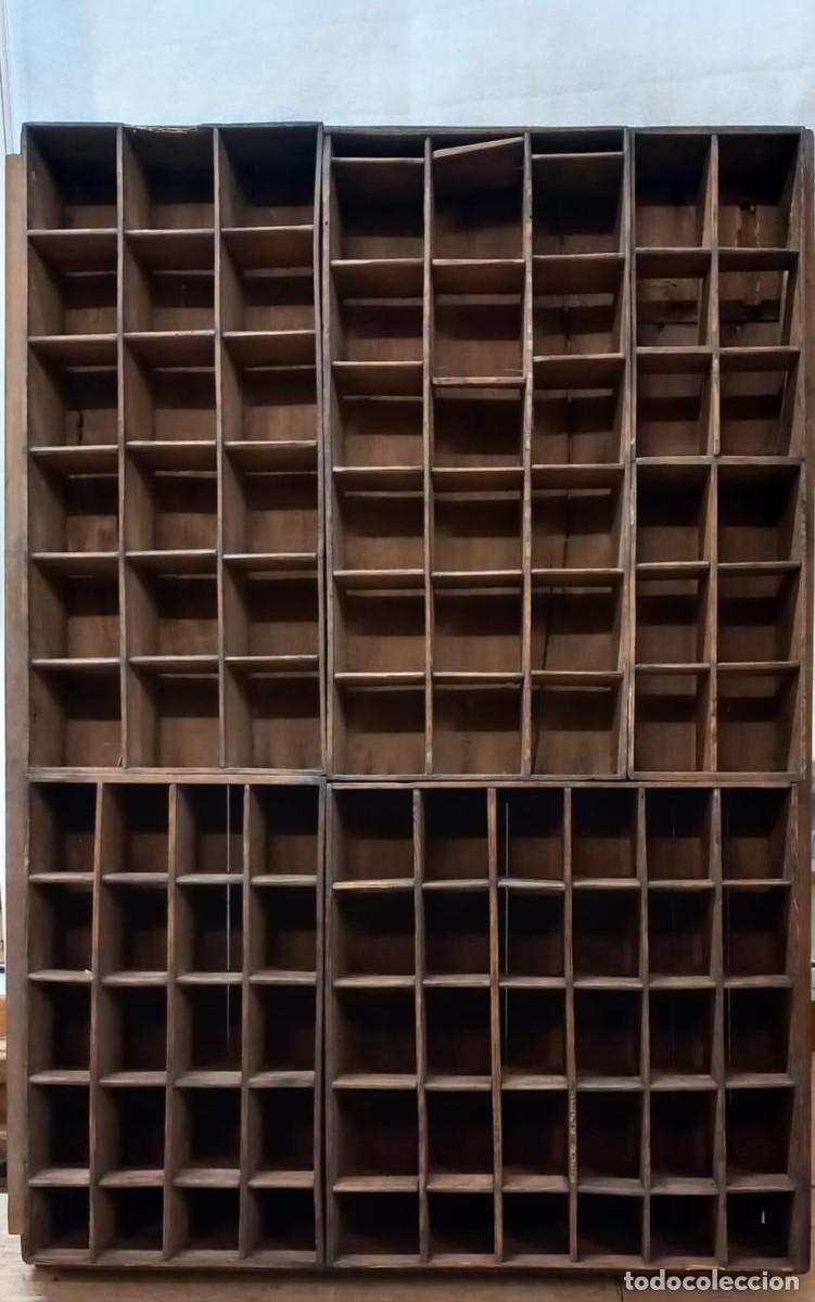 Antig&uuml;edades: Antiguo mueble con m&uacute;ltiples huecos - Foto 1