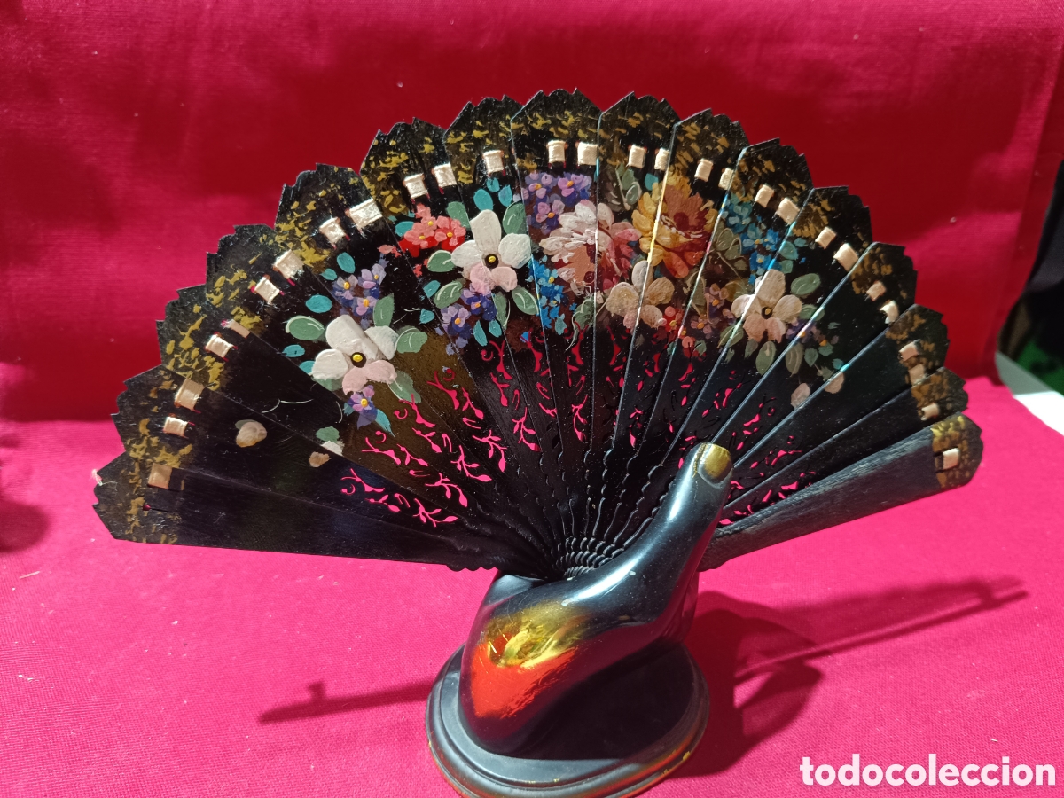 Antig&uuml;edades: Abanico de PVC pintado a mano - Foto 1
