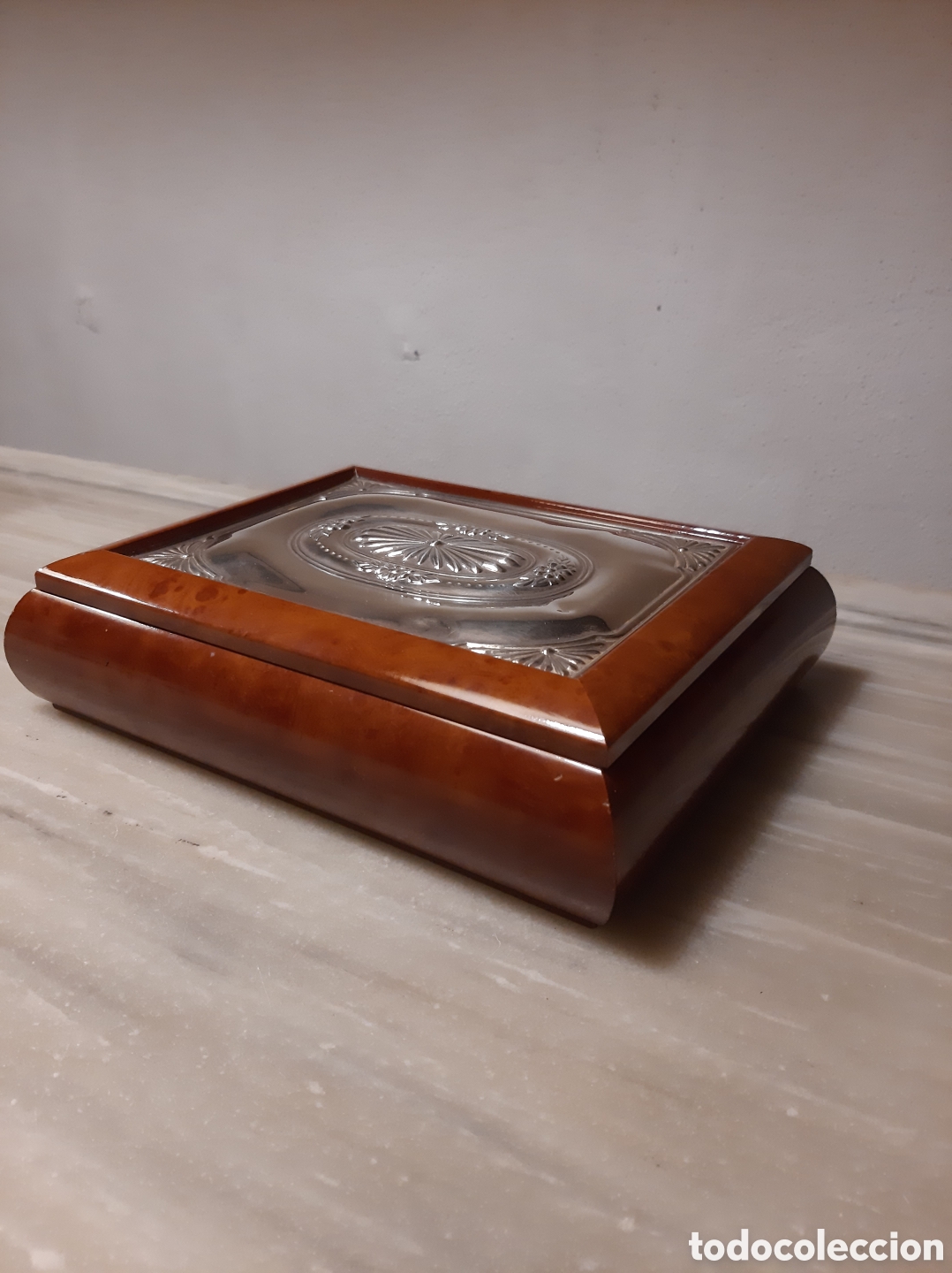 Antig&uuml;edades: Antigua caja de raiz y plata - Foto 1