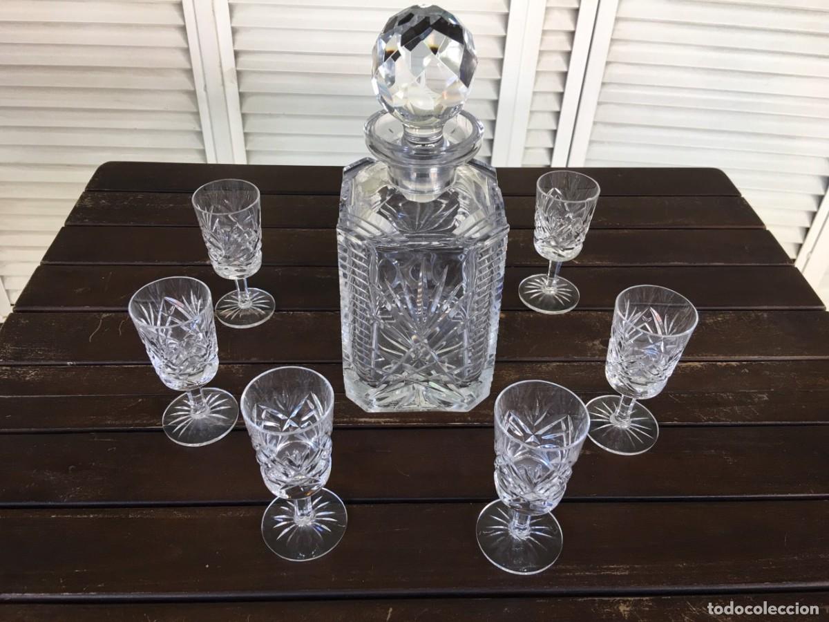 Antig&uuml;edades: Licorera tallada a mano + 6 copas - Foto 3