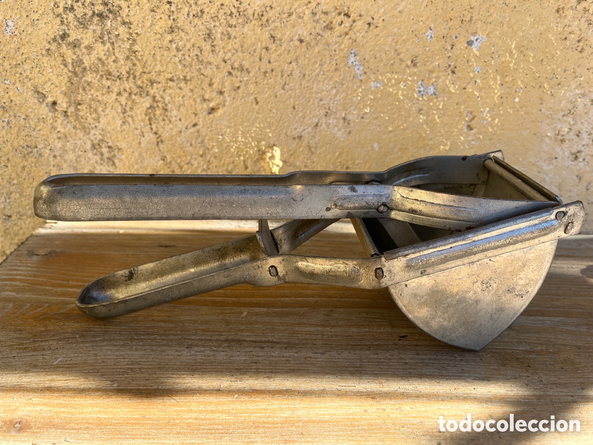 Antig&uuml;edades: Picador de cocina antiguo. - Foto 1