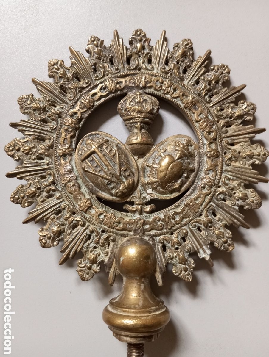 Antig&uuml;edades: Galleta escudo hermandad - Foto 2