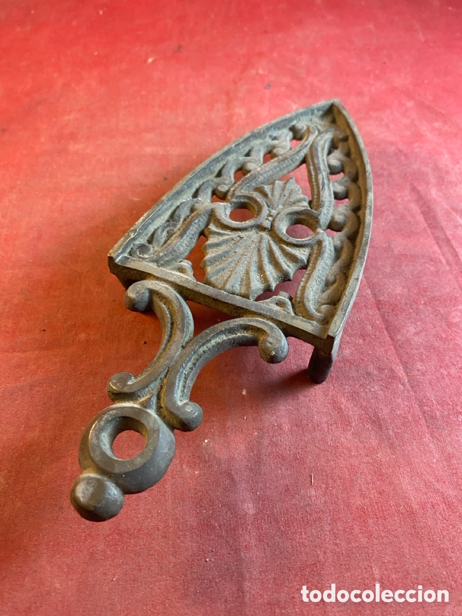 Antig&uuml;edades: SOPORTE DE HIERRO PARA PLANCHA DE FORJA. - Foto 1
