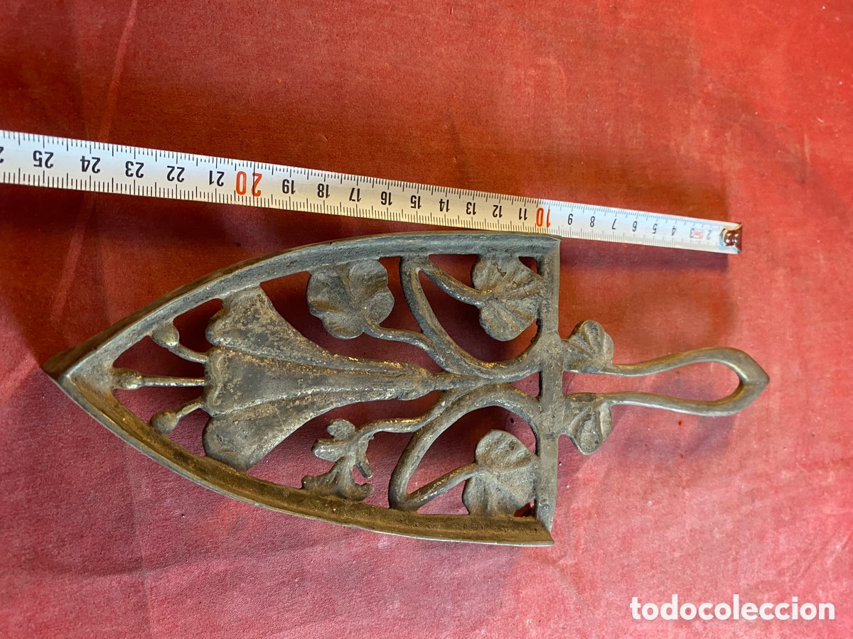 Antig&uuml;edades: SOPORTE DE HIERRO PARA PLANCHA DE FORJA. - Foto 4