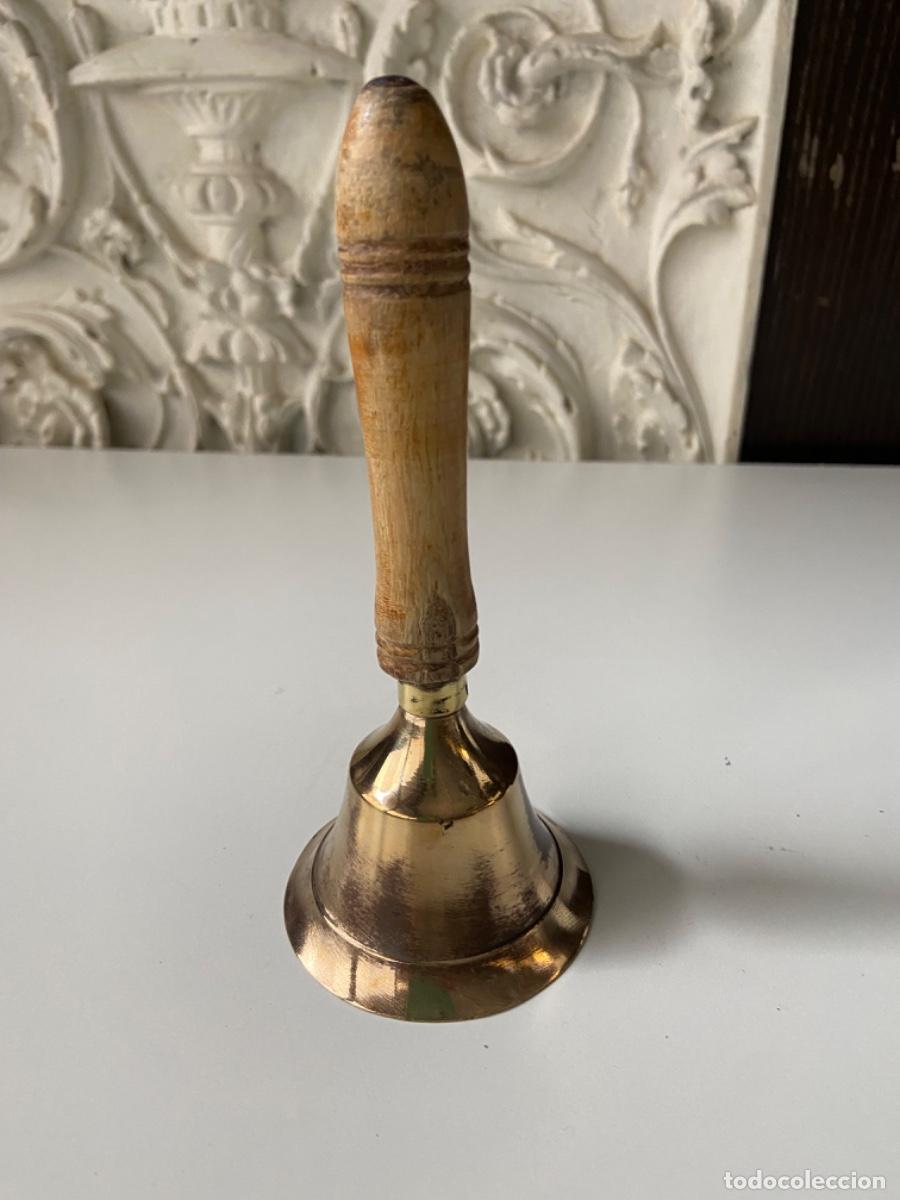 Antig&uuml;edades: C-204-5. Campana de mesa. Madera lat&oacute;n..... - Foto 1