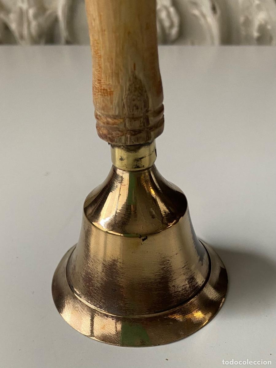 Antig&uuml;edades: C-204-5. Campana de mesa. Madera lat&oacute;n..... - Foto 2