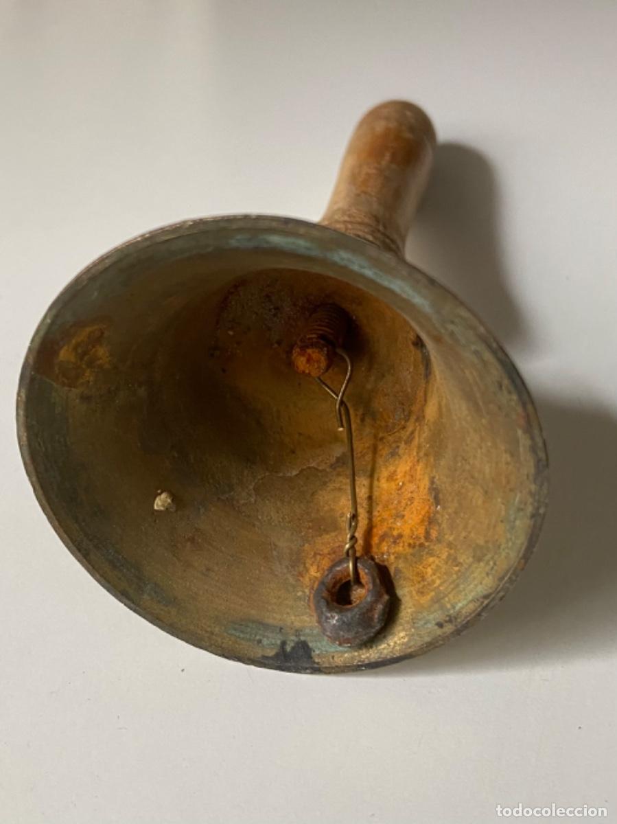 Antig&uuml;edades: C-204-5. Campana de mesa. Madera lat&oacute;n..... - Foto 3