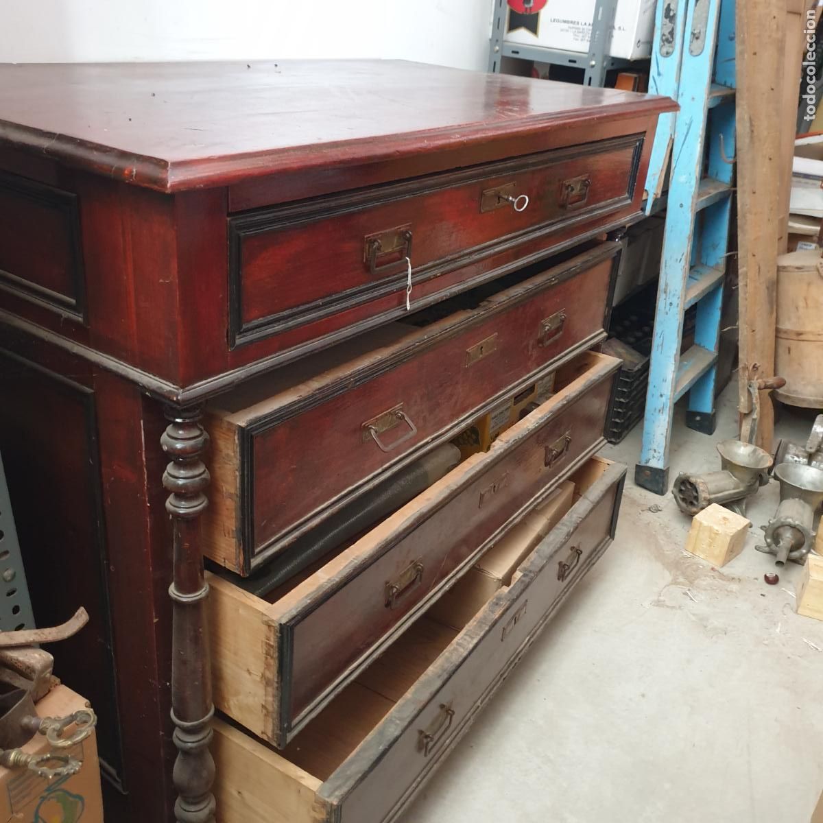 Antig&uuml;edades: ANTIGUA C&Oacute;MODA ALFONSINA CON COLUMNAS Y 4 CAJONES - Foto 7