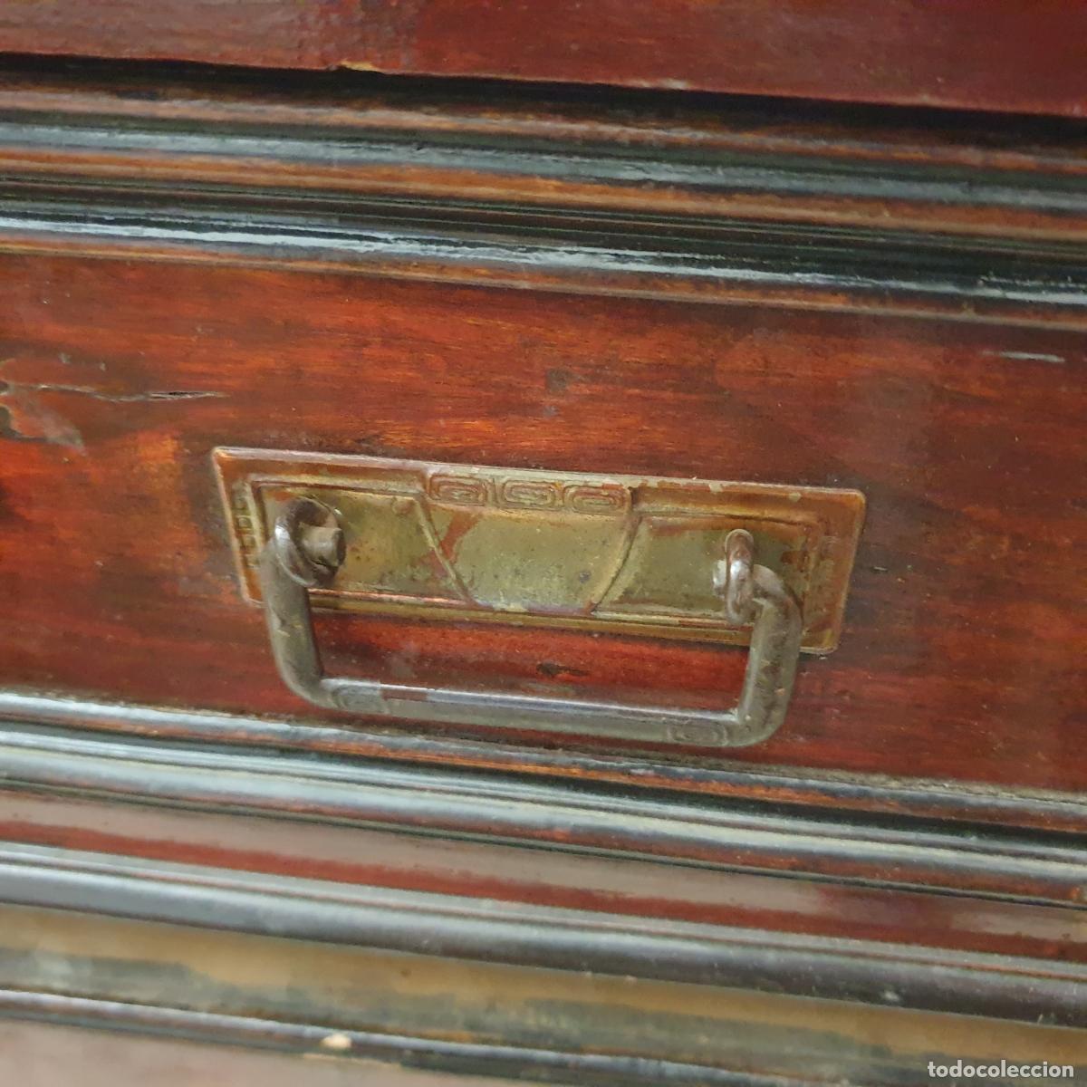 Antig&uuml;edades: ANTIGUA C&Oacute;MODA ALFONSINA CON COLUMNAS Y 4 CAJONES - Foto 11