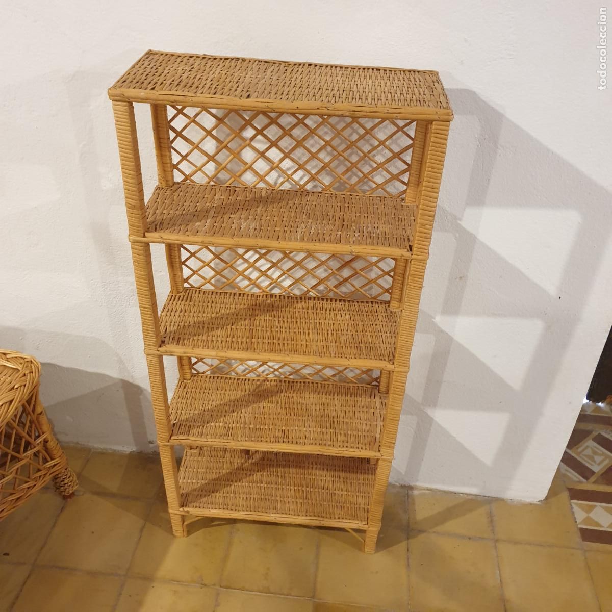 Oggetti Antichi: ESTANTERIA DE MIMBRE CON CINCO BALDAS