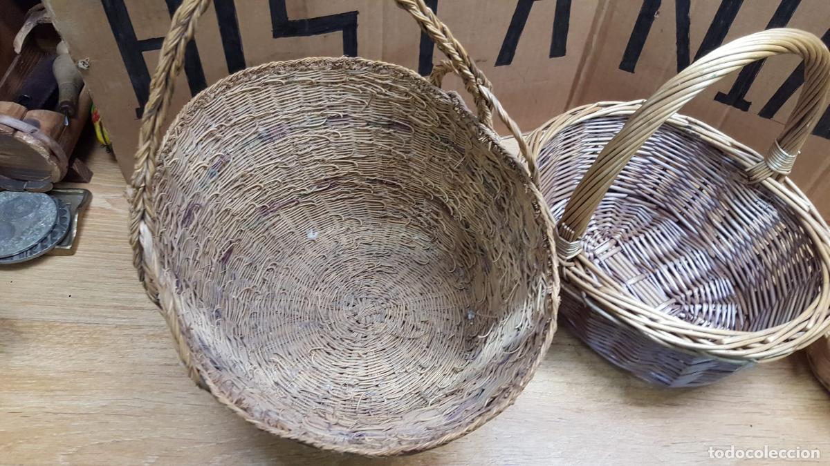 Antig&uuml;edades: LOTE DE 3 CANASTAS/CANASTOS DE ESPARTO Y MIMBRE - Foto 2