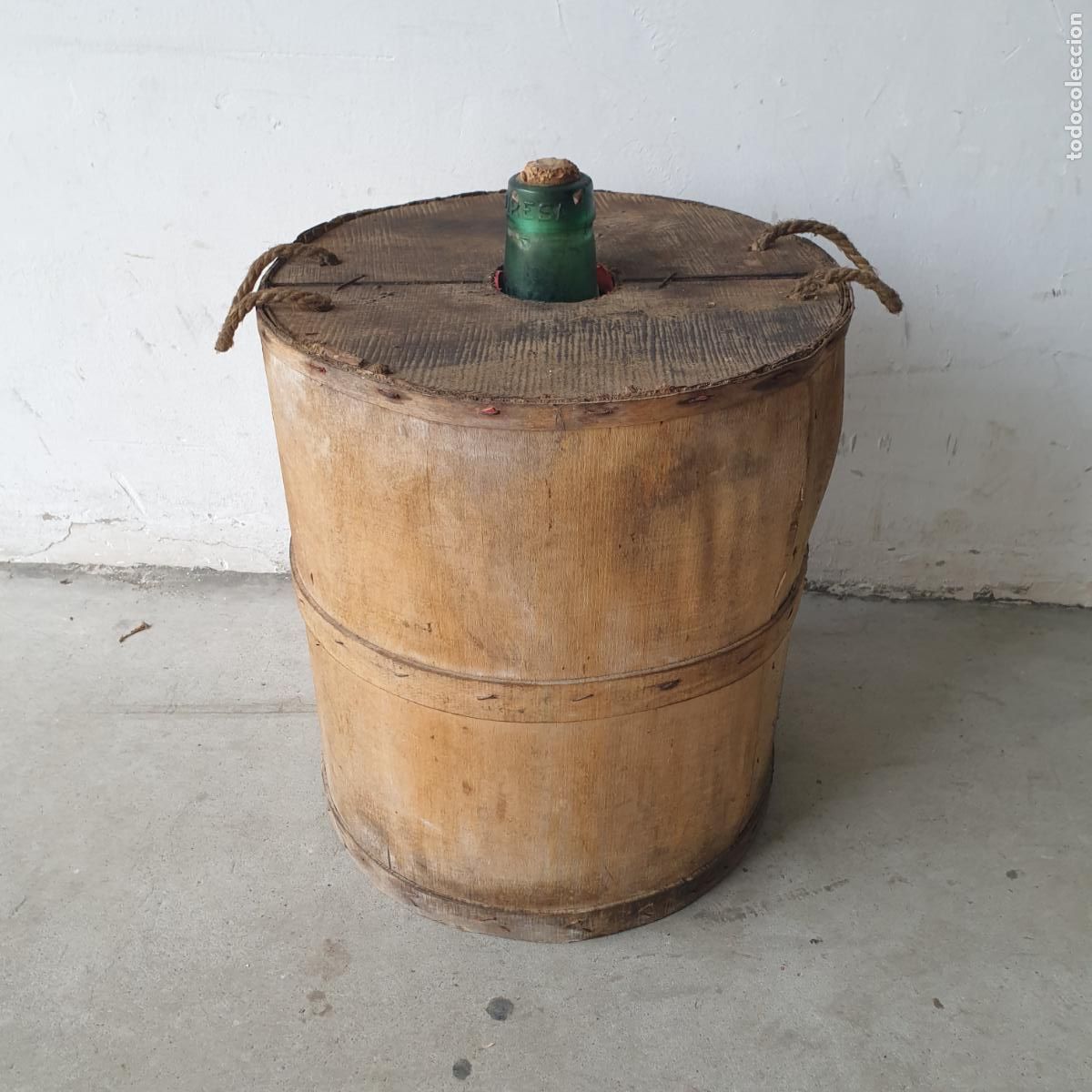 Antig&uuml;edades: GARRAFON DE VIDRIO FORRADO MADERA - Foto 2