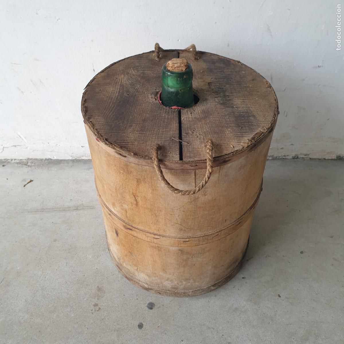 Antig&uuml;edades: GARRAFON DE VIDRIO FORRADO MADERA - Foto 3