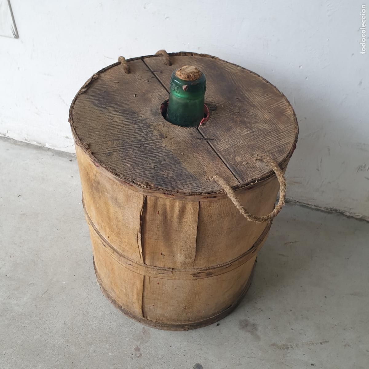 Antig&uuml;edades: GARRAFON DE VIDRIO FORRADO MADERA - Foto 5
