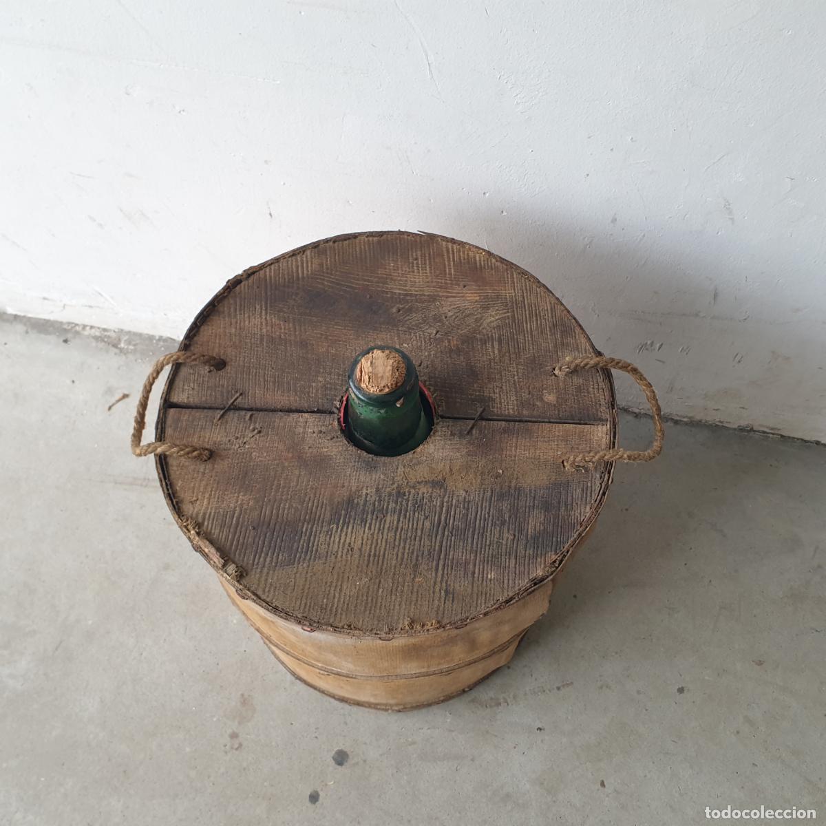 Antig&uuml;edades: GARRAFON DE VIDRIO FORRADO MADERA - Foto 6