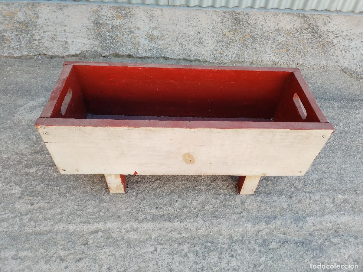 Antig&uuml;edades: jardinera de madera tallada - Foto 4