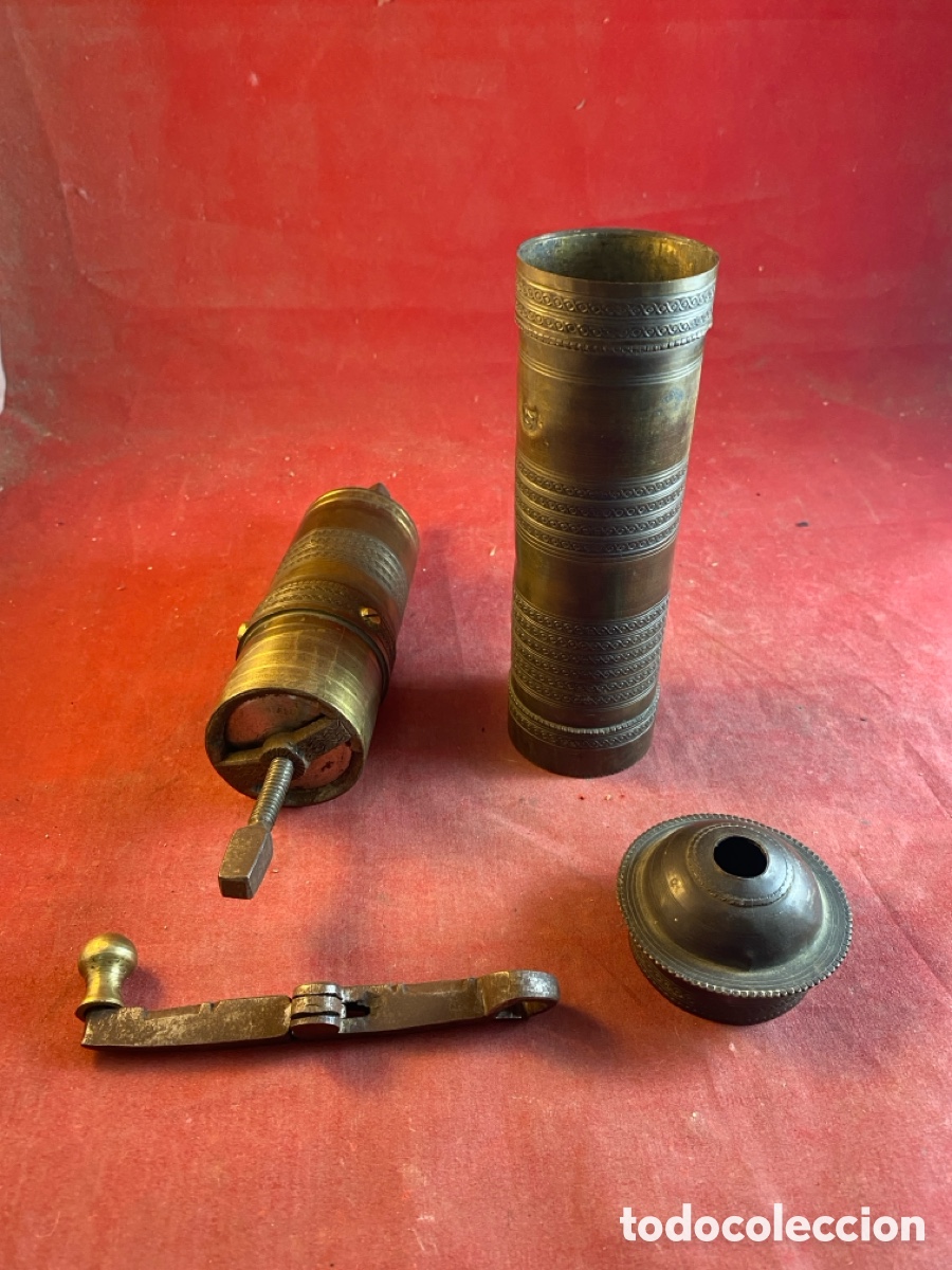 Antig&uuml;edades: Antiguo molinillo de bronce - Foto 2