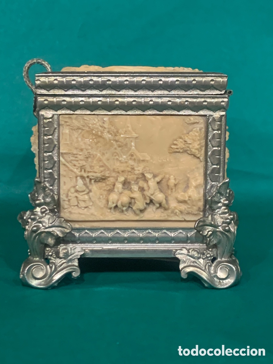 Antig&uuml;edades: Joyero de bronce y caliza. 1850 - Foto 3
