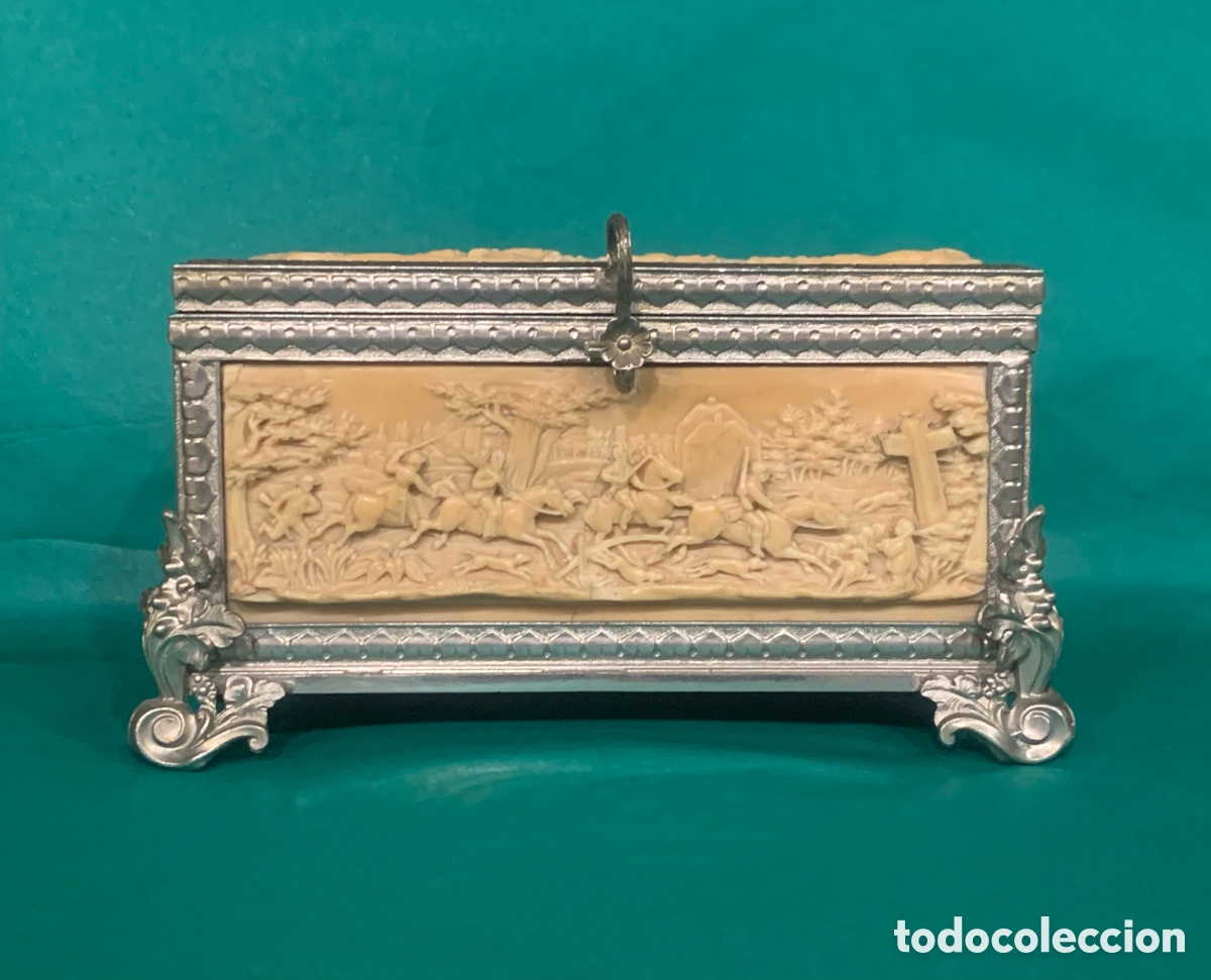 Antig&uuml;edades: Joyero de bronce y caliza. 1850 - Foto 1