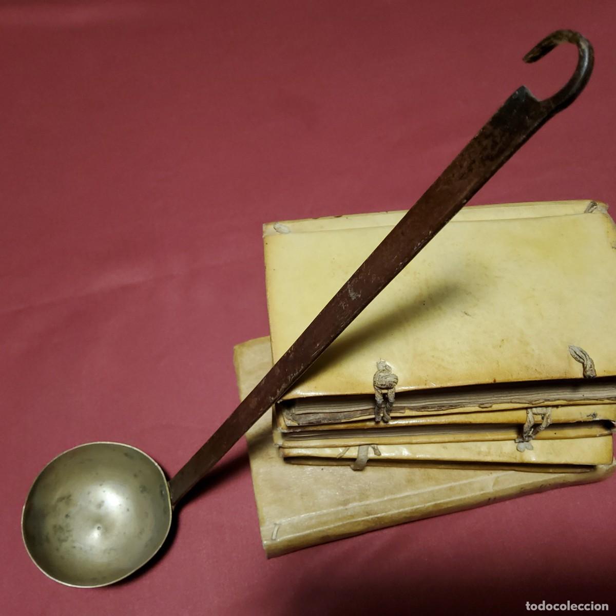 Antig&uuml;edades: ANTIGUO CAZO DE BRONCE Y HIERRO FORJADO - Foto 2