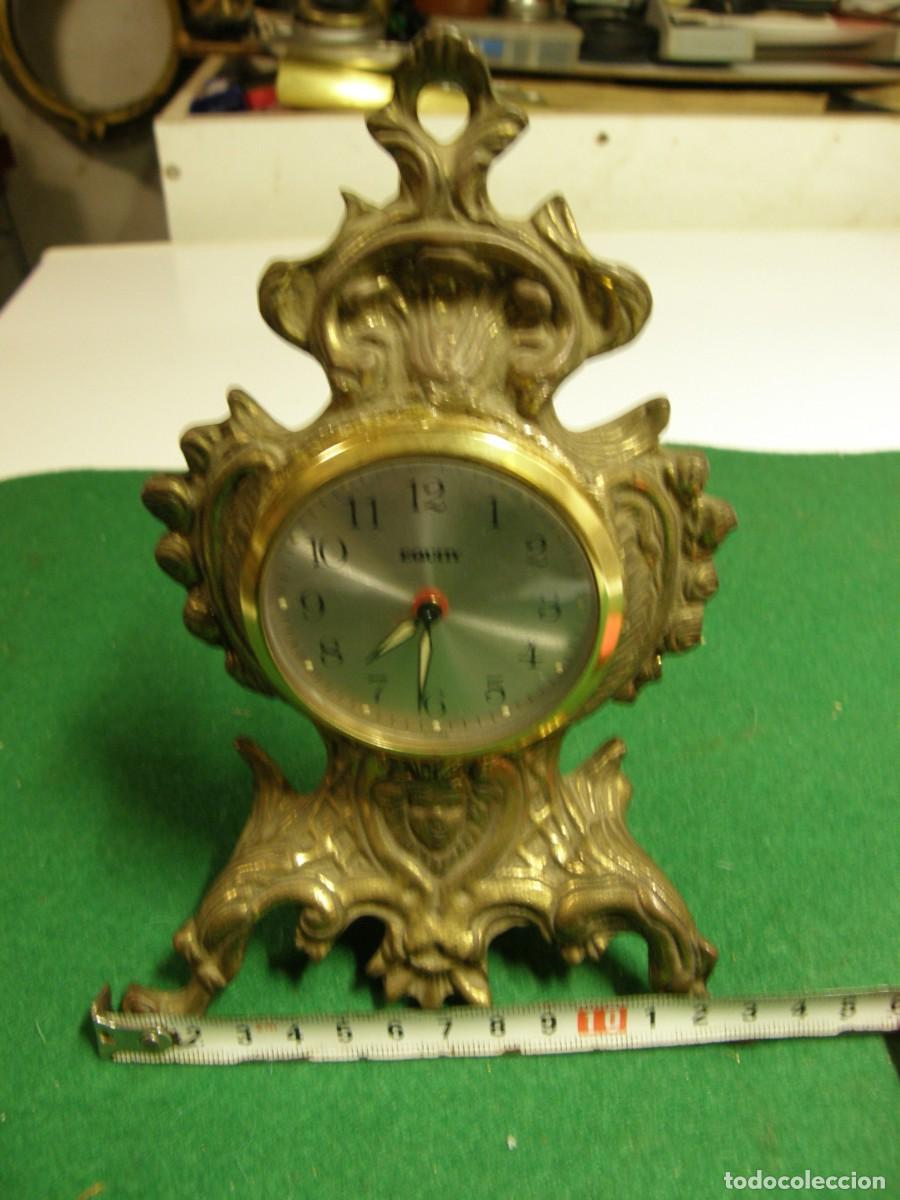 Antig&uuml;edades: Despertador sobre soporte de bronce - Foto 1