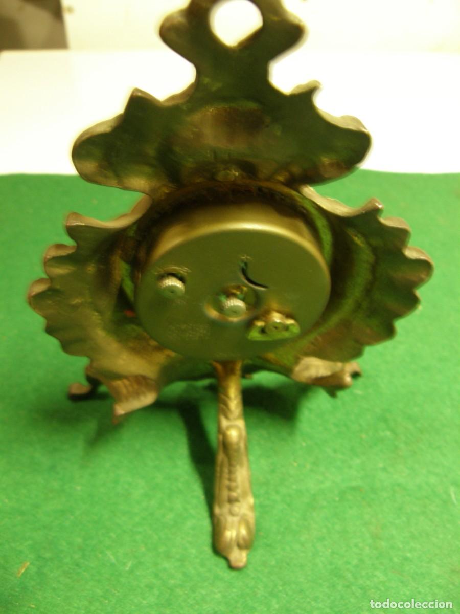 Antig&uuml;edades: Despertador sobre soporte de bronce - Foto 2
