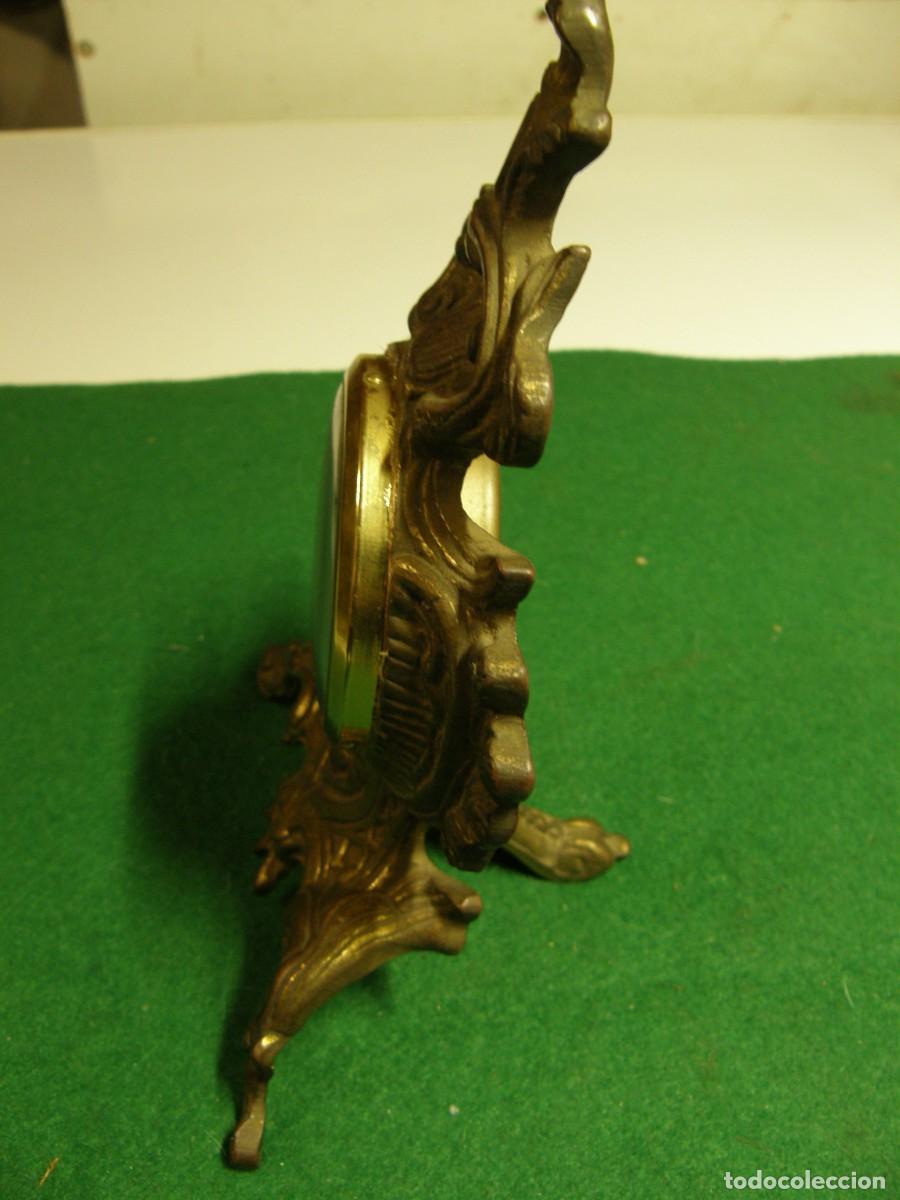 Antig&uuml;edades: Despertador sobre soporte de bronce - Foto 3