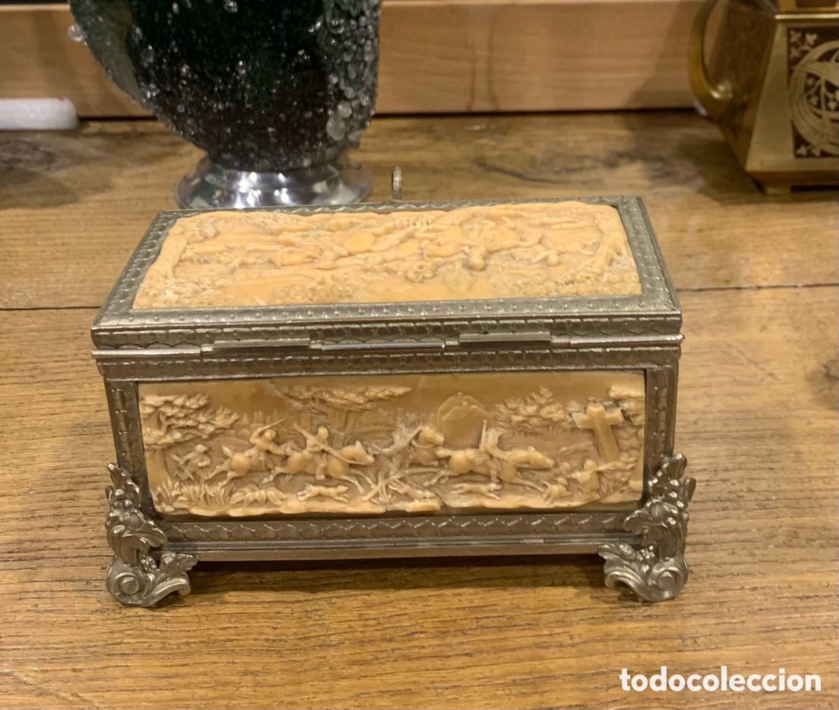 Antig&uuml;edades: Joyero de bronce y caliza. 1850 - Foto 15