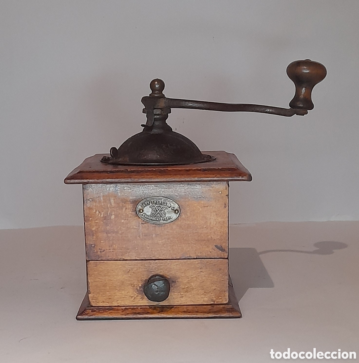 Antiques: Molinillo de cafe antiguo.