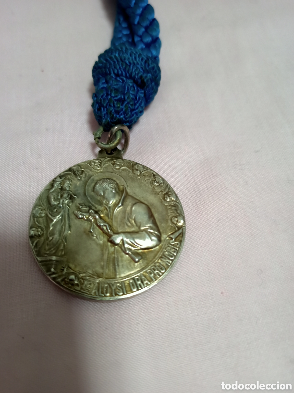 Antig&uuml;edades: Antigua medalla con cord&oacute;n. - Foto 2