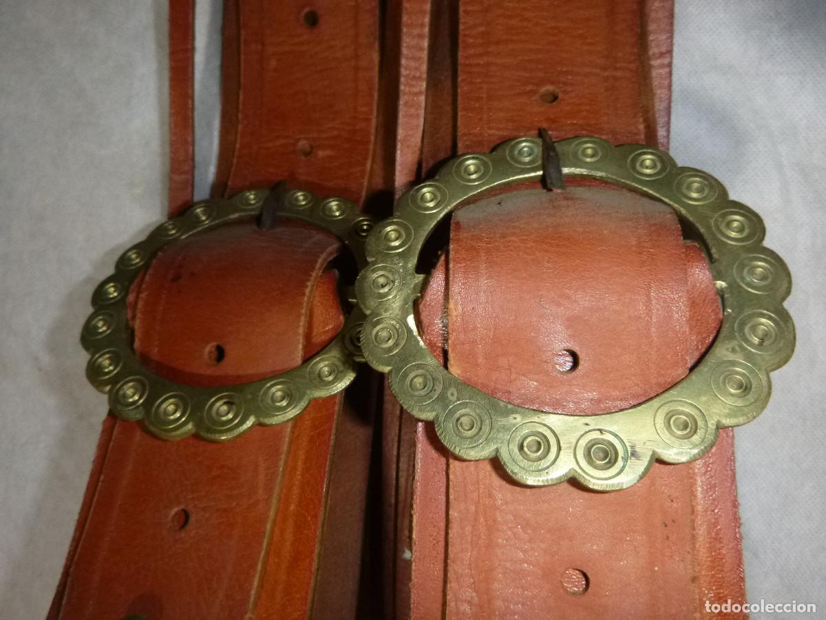 Antig&uuml;edades: DOS CENCERROS CON COLLARES PARA CABETROS - Foto 2