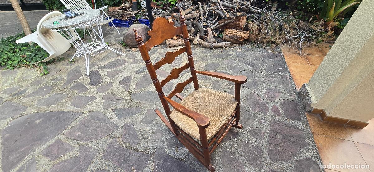 Antig&uuml;edades: MECEDORA DE MADERA DEL SIGLO XX - Foto 1
