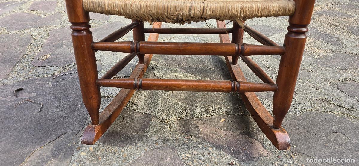 Antig&uuml;edades: MECEDORA DE MADERA DEL SIGLO XX - Foto 4