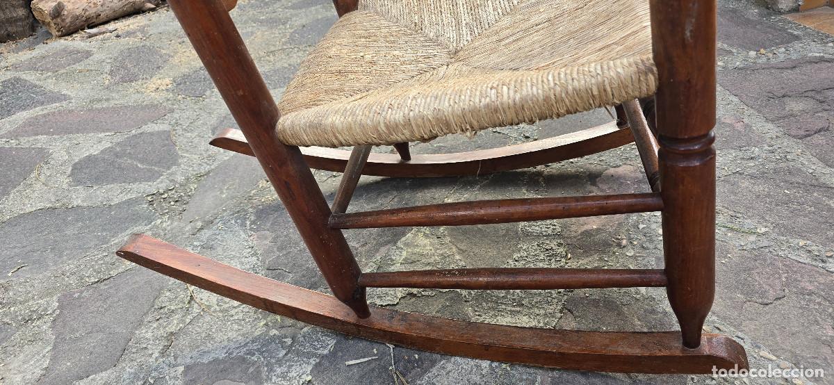 Antig&uuml;edades: MECEDORA DE MADERA DEL SIGLO XX - Foto 5