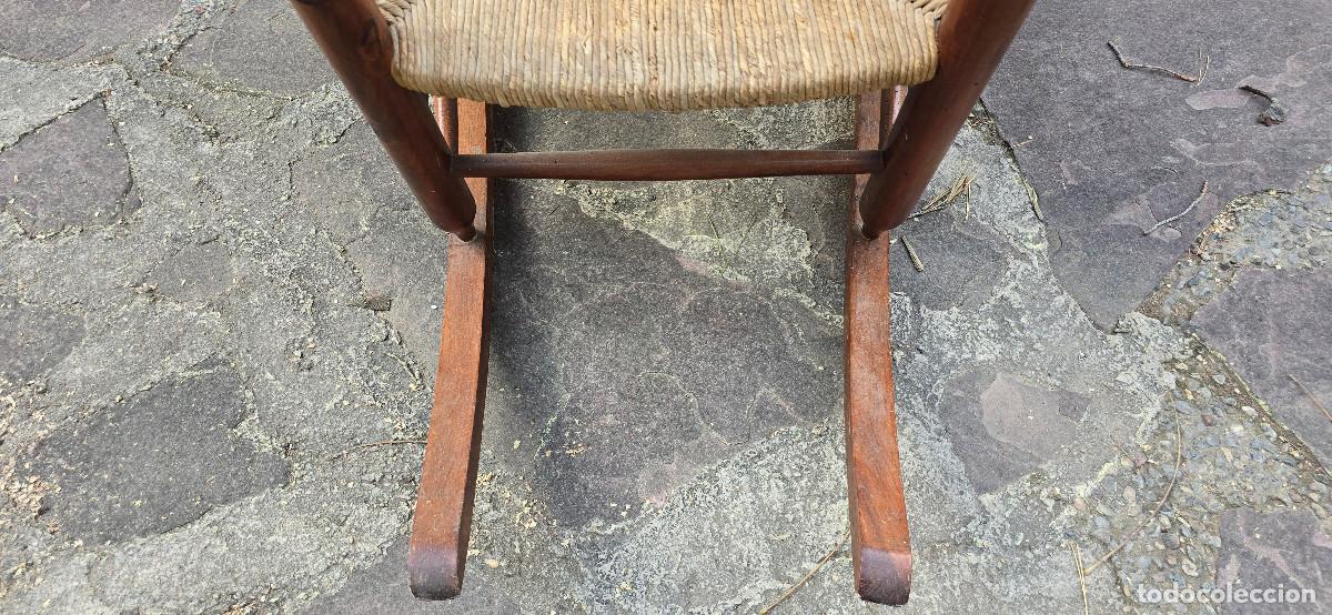 Antig&uuml;edades: MECEDORA DE MADERA DEL SIGLO XX - Foto 7