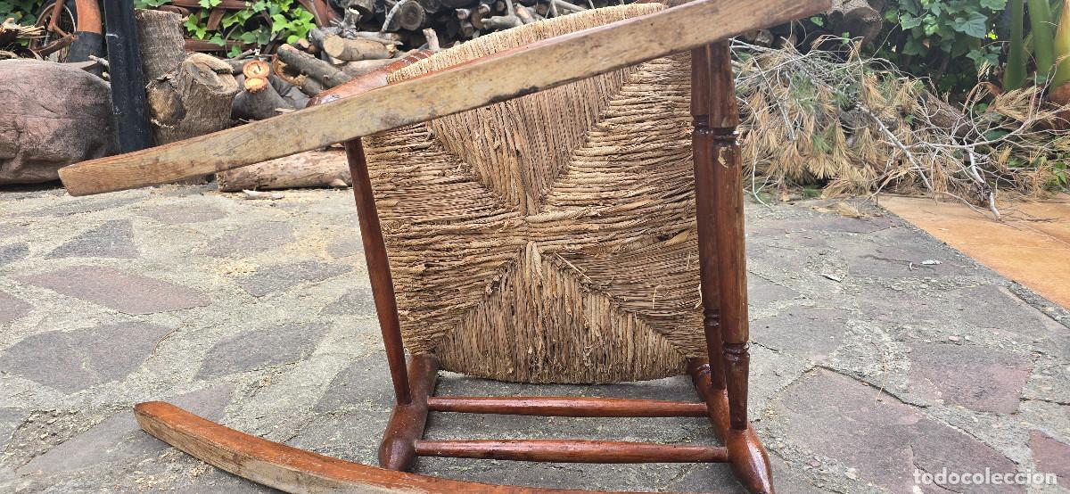 Antig&uuml;edades: MECEDORA DE MADERA DEL SIGLO XX - Foto 9