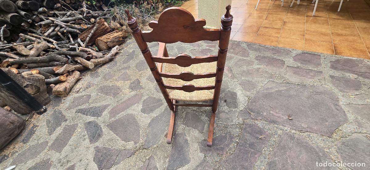 Antig&uuml;edades: MECEDORA DE MADERA DEL SIGLO XX - Foto 15