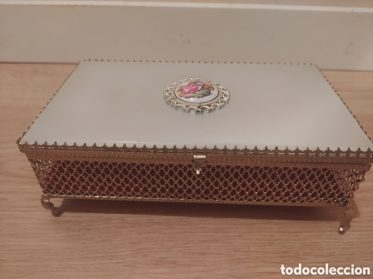 Antig&uuml;edades: Joyero met&aacute;lico malla