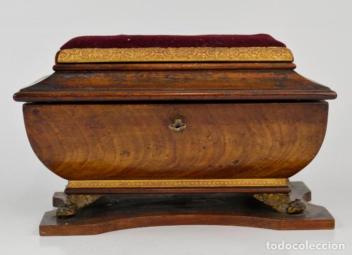 Antig&uuml;edades: Costurero del siglo XIX. - Foto 4