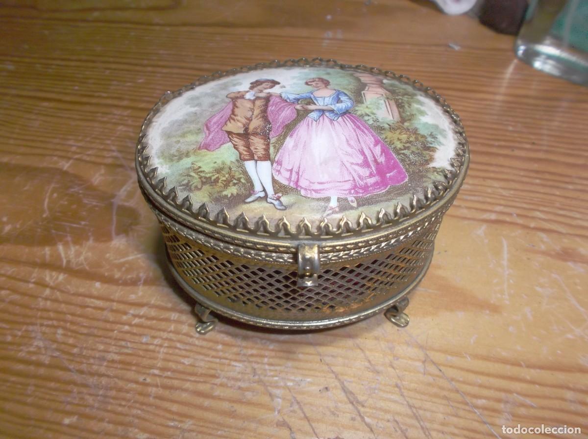 Antig&uuml;edades: JOYERO DORADO CON FILIGRANAS EN LA TAPADERA. - Foto 1
