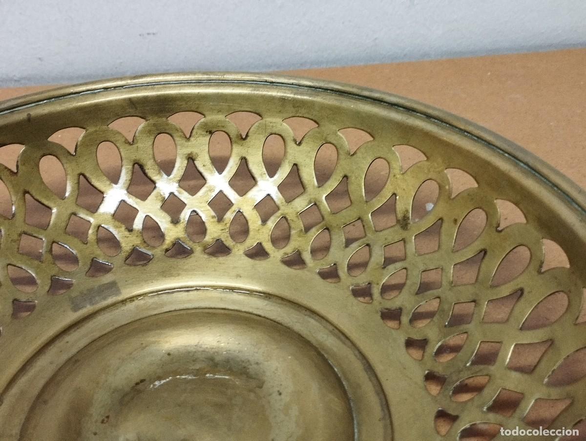 Antig&uuml;edades: CUENCO O BANDEJA DE LAT&Oacute;N CALADO - Foto 3