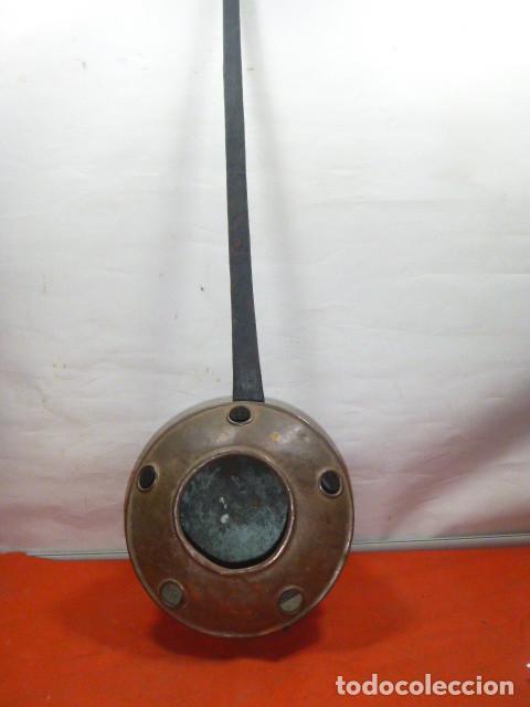 Antig&uuml;edades: ANTIGUO CALENTADOR BRONZE MANGO FORJA - Foto 1