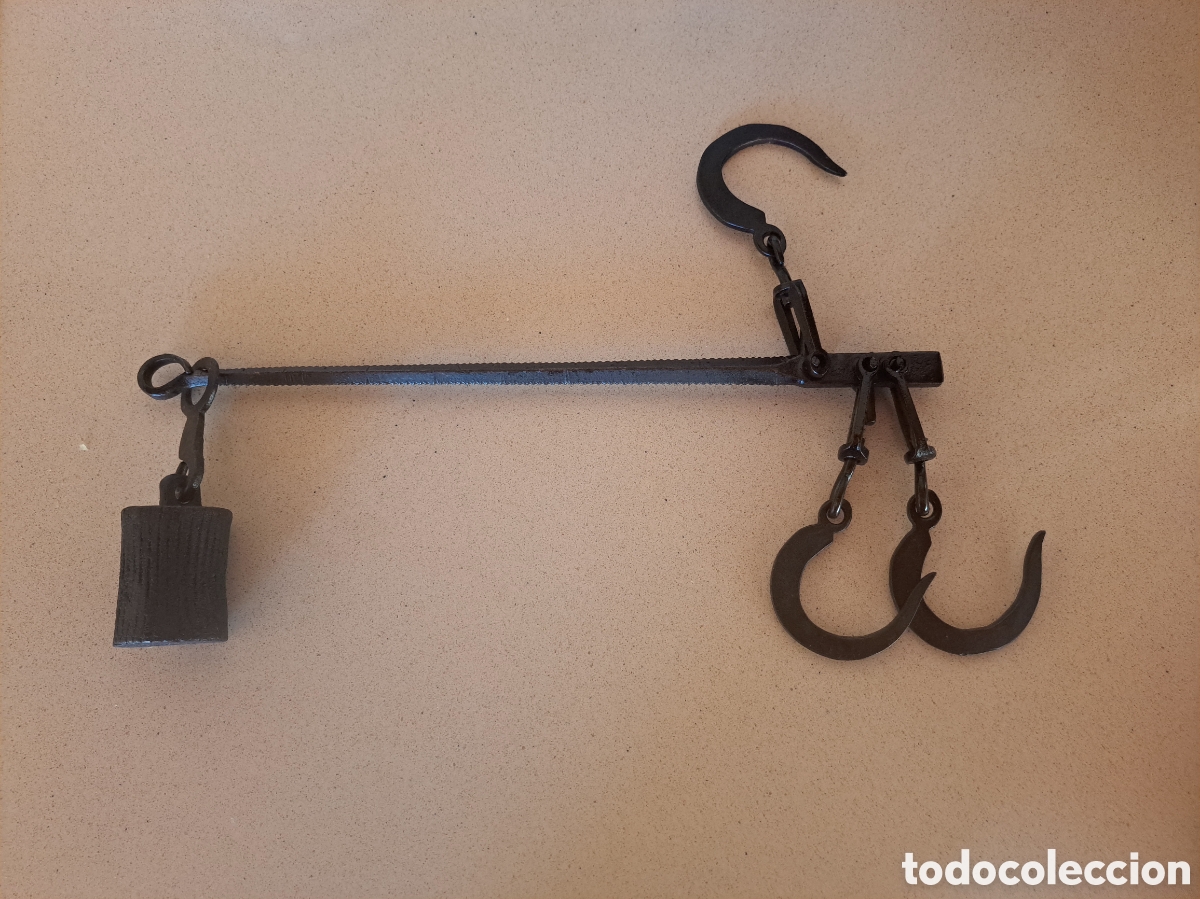 Antig&uuml;edades: Antigua balanza romana con pesa