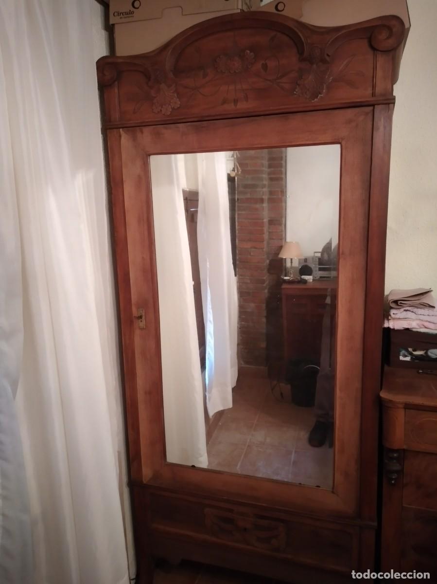 Antig&uuml;edades: Armario modernista de madera - Foto 1