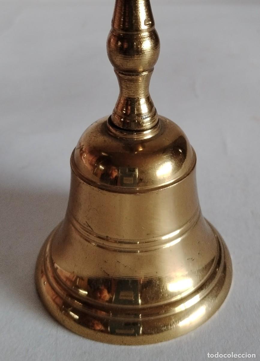 Antig&uuml;edades: CAMPANA DE MANO EN BRONCE DORADO Y PULIDO. GRAN SONORIDAD.